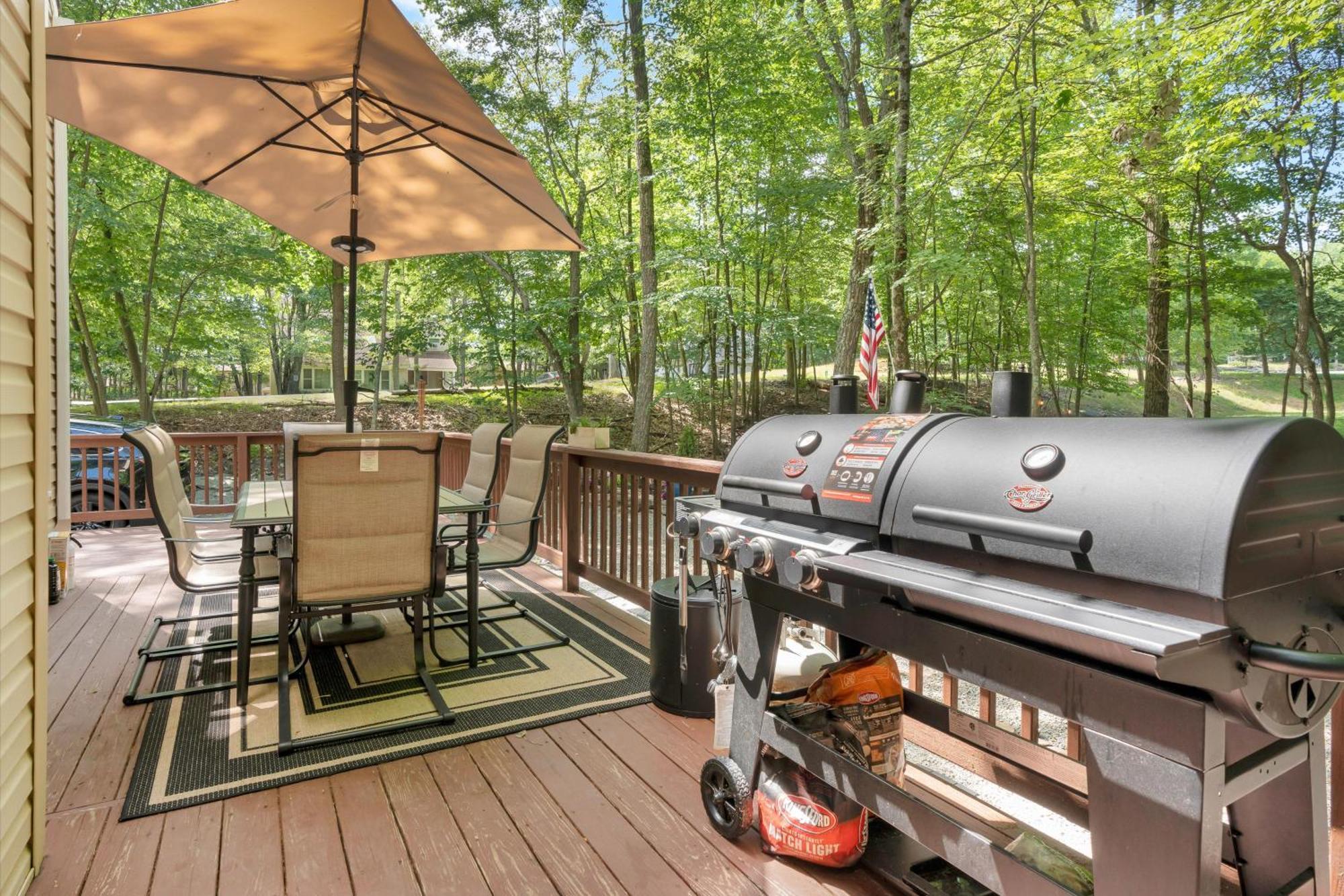 Grill And Games Family In East Stroudsburg! Holiday home *